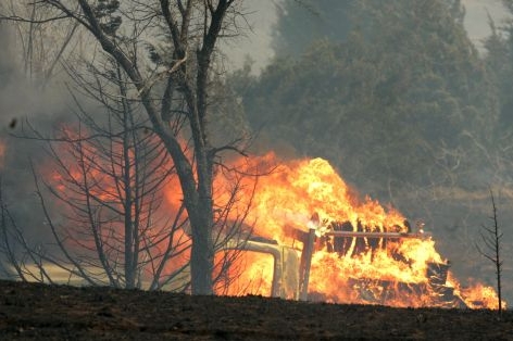 V Oklahomě zachvátil požár i hasičské auto.